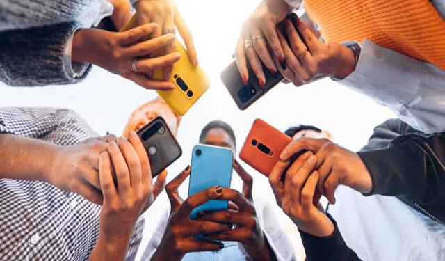 Diwali से पहले धमाका! Mobile Data Users को सिर्फ 1 रुपये में मिलेंगी ये ढेर सारी सुविधाएं
