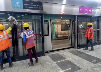 Mumbai Metro: मुंबई मेट्रो के इस रूट पर काम अटका, डबल-डेकर पुल की वजह से तय समय में होगी देरी