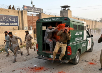 पाकिस्तान जेल ब्रेक: अदियाला जेल के पास पुलिस की आंखों में मिर्च झोंककर 14 कैदी फरार, 10 की तलाश 