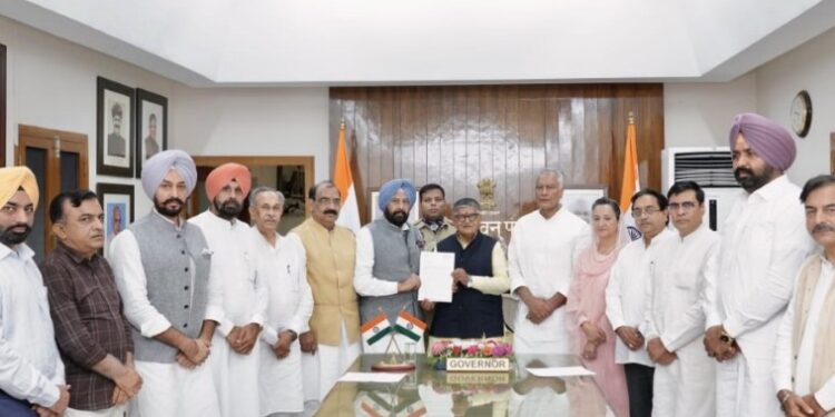 अबोहर मेयर चुनाव विवाद: भाजपा नेताओं ने राज्यपाल से की मुलाकात, निष्पक्ष जांच और कार्रवाई की मांग